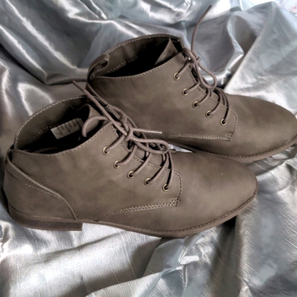 Women's American Eagle boots, 9 1/2
